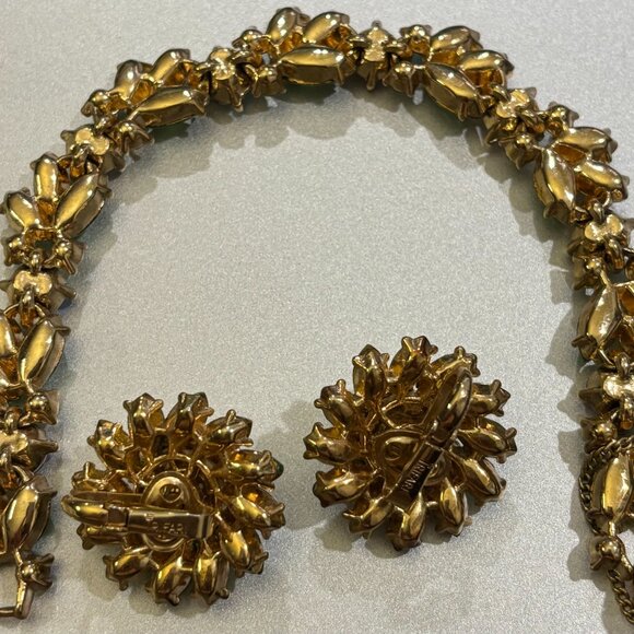 BEAUTIFUL VINTAGE TRIFARI RHINESTONE BRACELET AND EARRINGS. - Picture 5 of 7